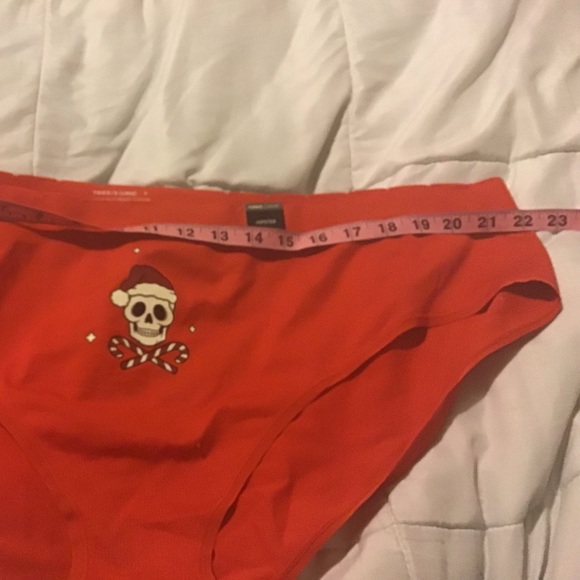🌟🌟🌟Torrid 5 plus size red Christmas skull brief panty NWT - Picture 8 of 8
